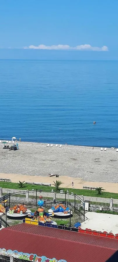 Apartment Desi With Sea View On The Beach In באטומי